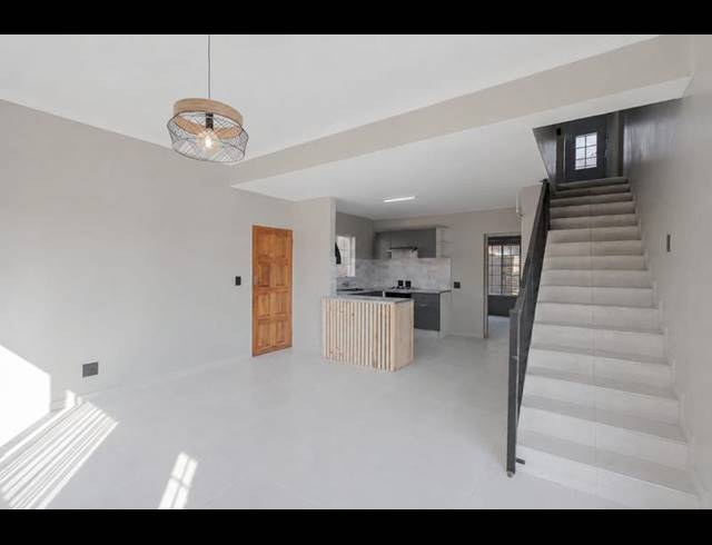 3 BEDROOM TOWNHOUSE FOR SALE IN AMBERFIELD MANOR